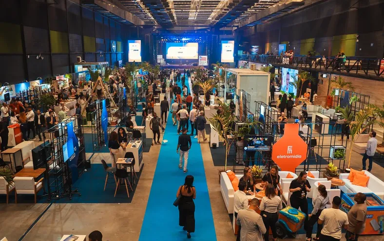 Summit Made in Bahia 2025 destaca turismo, infraestrutura e IA nos negócios - Imagem