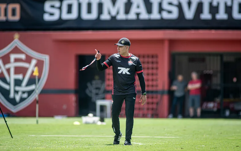 Vitória foca em "jogo de seis pontos" contra o Santos após o Ba-Vi - Imagem