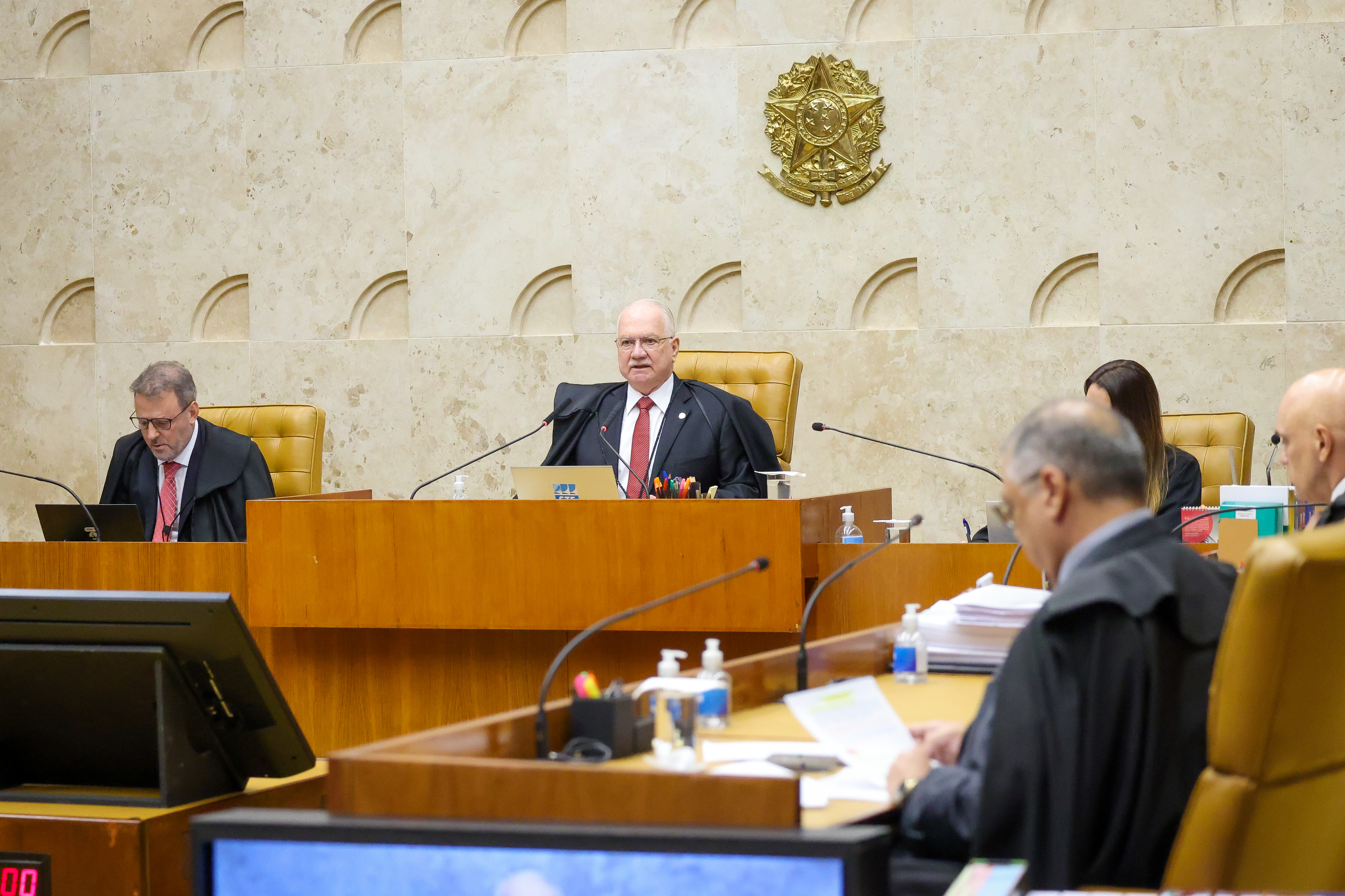 Uberização e redução da pena de Bolsonaro serão prioridades do STF