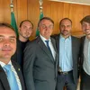 Flávio Bolsonaro diz que irmão pode ser candidato a deputado federal - Imagem