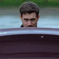 A série de mistério do Prime Video que dá para ver em poucas horas imagem