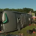 Acidente com ônibus mata criança e mulher e deixa 41 feridos imagem