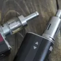 Adolescente perde pedaços dos pulmões após três anos de uso de "vape" imagem