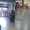 Aeroporto deixa passageiros revoltados ao retirar todos os assentos imagem