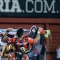 Alerrandro, ex-Vitória, não vence o Puskás 2025 com gol de bicicleta imagem