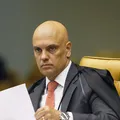Alexandre de Moraes agradece a Lula após fim das sanções imagem