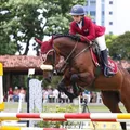 Aos 10 anos, baiana vira bicampeã e faz história no hipismo imagem