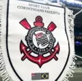Após 12 anos na Europa, ex-Vitória é anunciado pelo Corinthians imagem