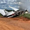 Avião com deputado federal faz pouso de emergência e pega fogo imagem