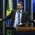 Bolsonaro "moderado": Flávio busca apoio de ex-aliados para disputar presidência imagem