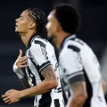 Botafogo recusa proposta do Vitória por volante; Bragatino monitora imagem