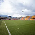 Briga entre torcidas em estádio deixa quase 60 feridos imagem