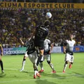 Campeão da Copa do Brasil precisa vender ônibus em meio a crise imagem