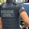 Casal é preso com carro roubado e com drogas em Salvador imagem