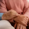 Casos de HIV em idosos crescem 441% em uma década no Brasil imagem