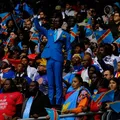 Conheça o torcedor que fica imóvel durante os 90 minutos de jogo imagem