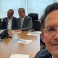 Cotado para o Senado, João Roma se reúne com Flávio Bolsonaro imagem