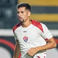 De saída: Vitória não renova contrato com meio-campista; saiba quem imagem