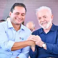 De surpresa, Lula almoça com relator da indicação de Messias ao Senado imagem