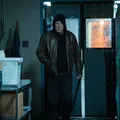 Escondido na Netflix: o filme de ação brutal com lenda do cinema imagem