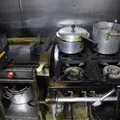 Fezes e baratas: restaurante e bares são interditados por má higiene imagem