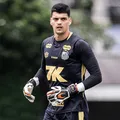 Flamengo prepara investida por Gabriel Brazão, goleiro do Santos imagem