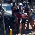 Homem é brutalmente espancado por grupo após acusação de roubo imagem