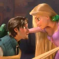 Idênticos? Veja os atores de Rapunzel e Flynn no live-action de 'Enrolados' imagem