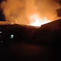 Incêndio destrói dois estabelecimentos em Feira de Santana; vídeo imagem