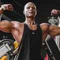 Influenciador fitness morre aos 26 anos após luta contra câncer raro imagem