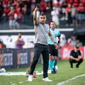 Jair Ventura desabafa sobre compromisso no Vitória: "Contrato da vida" imagem
