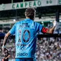 "Joelho quebrado" e decisivo: jornal espanhol se rende a Neymar imagem