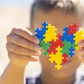 Lei que garante prioridade de matrícula a alunos com TEA é sancionada imagem