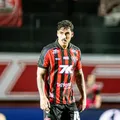 Lucas Halter destaca evolução defensiva como "ponto forte" do Vitória imagem
