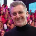 Luciano Huck impõe regra inusitada para festa com atores globais imagem