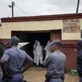 Massacre em bar deixa 9 mortos na África do Sul imagem