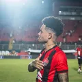 Matheuzinho desabafa sobre decisão do Vitória: “Jogo da minha vida” imagem
