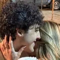 Menor de idade, filho de sertanejo assume namoro com mulher mais velha imagem