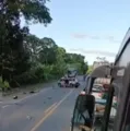 Mulher morre em capotamento ao desviar de carro na contramão na BR-101 imagem