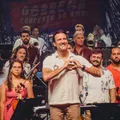 OSBREGA volta à Concha e transforma o “brega” em sinfonia de amor e pertencimento imagem