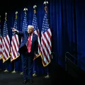Onda de protestos no Irã se espalha e Trump faz ameaça violenta imagem
