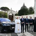 Papa Leão XIV ganha novo SUV elétrico da BMW de R$ 720 mil imagem