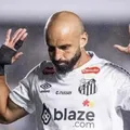 Pediu para não jogar? Ex-Bahia se pronuncia sobre polêmica no Santos imagem