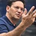 “Perseguidos políticos”, diz Roma após cassação de Eduardo e Ramagem imagem