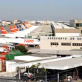 Pipas interditam operações e desviam voos no Aeroporto de Congonhas imagem