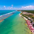 Praia brasileira esconde a maior piscina natural da América Latina imagem