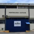 Presos mutilam corpo de detento morto e picham parede com sangue imagem