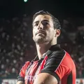 Raúl Cáceres recebe recado de ex-meia do Bahia após deixar o Vitória imagem