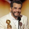 Rubro-negro declarado, Wagner Moura é homenageado pelo Vitória imagem