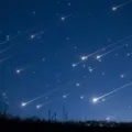 Saiba como ver a chuva de meteoros geminídeos no Brasil imagem